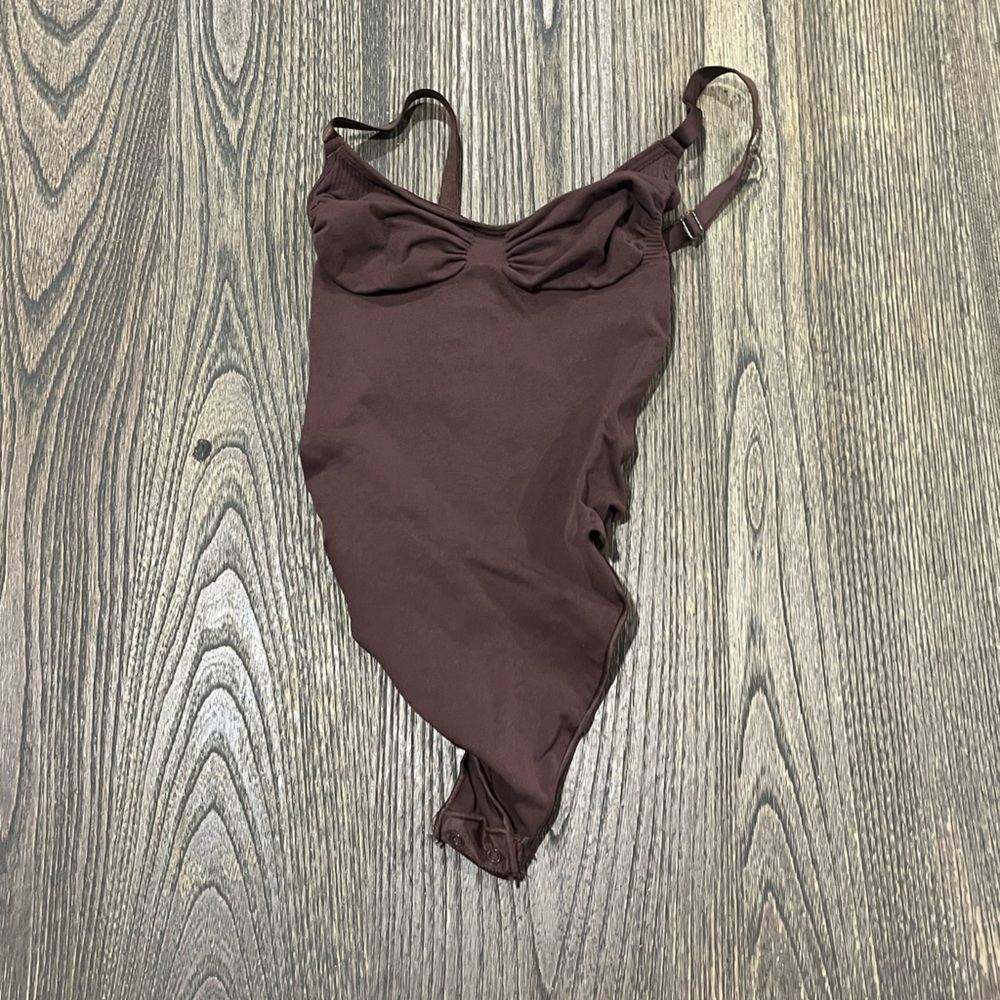 NWOT Skims Seamless Sculpt Thong Bodysuit Scoop Neck Shapewear Cocoa Size S